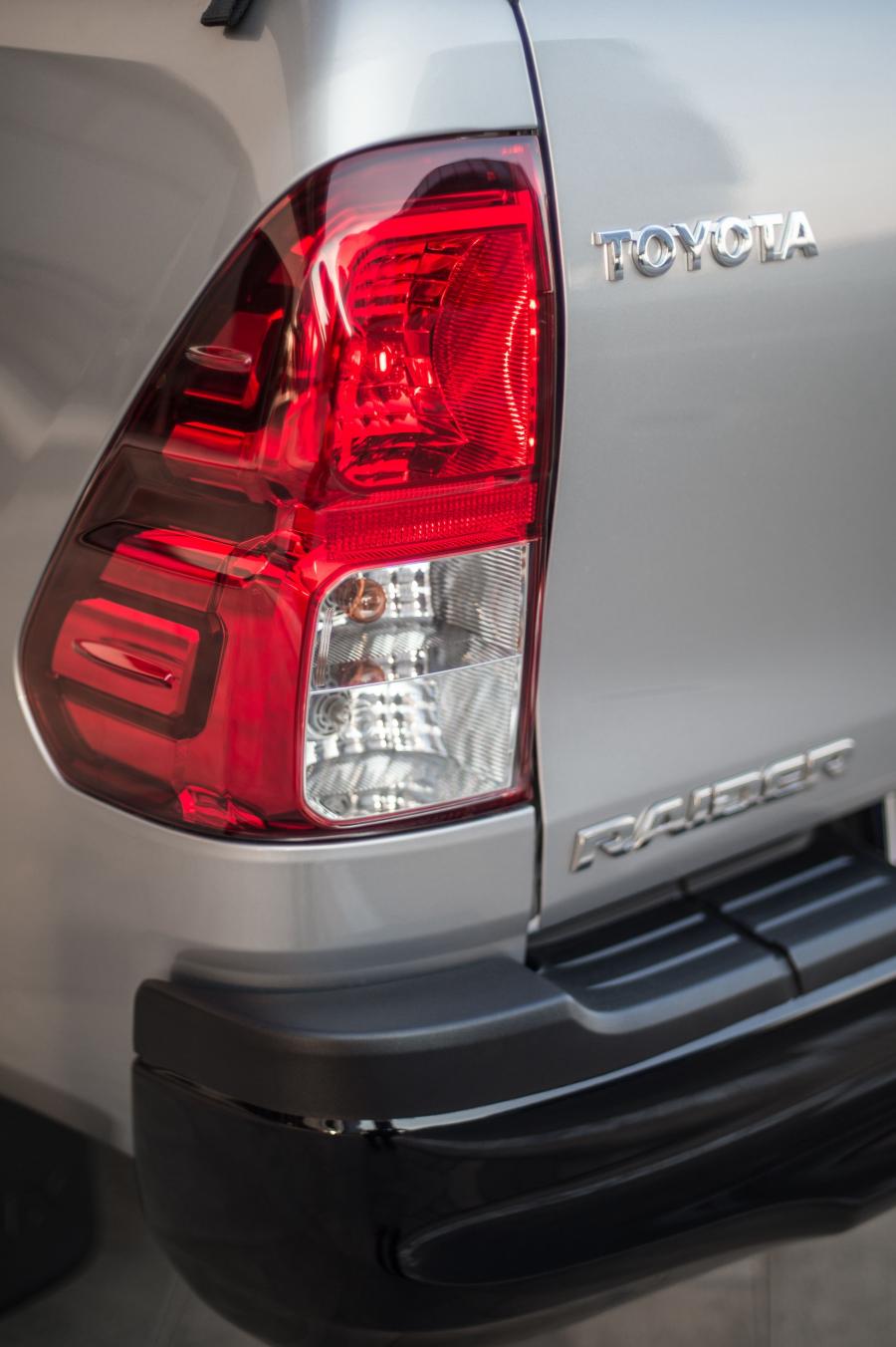 Детали экстерьера Toyota Hilux 4x4 Raider Double Cab Black 2017 года  (ZA) (фото 17 из 17)